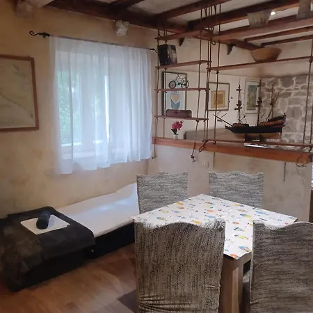 Stara Kuca Apartment Makarska